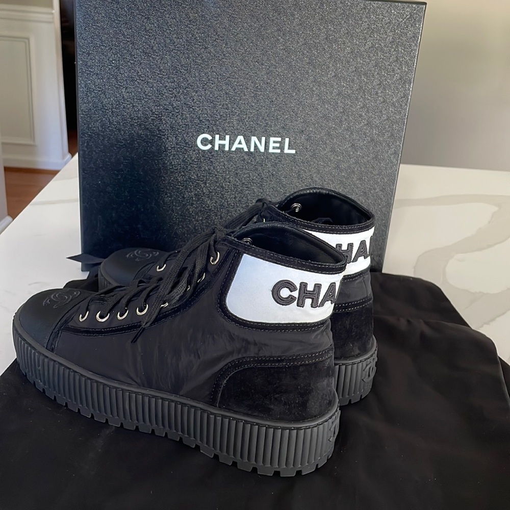 🔥CHANEL Sneakers- size 38.5